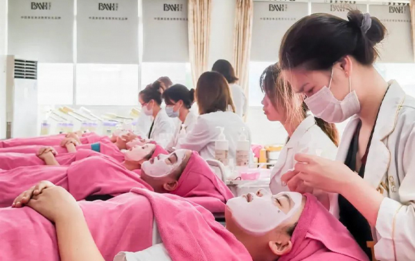 【美容阶段性考核】敷面膜技能考核，欢迎您上门参观！