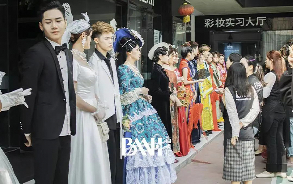 【活动预告】3月24日，百美汇彩妆升班走秀，盛大来袭！