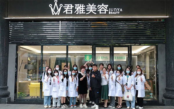 美容班学子前往我校就业合作单位——君雅美容连锁机构进