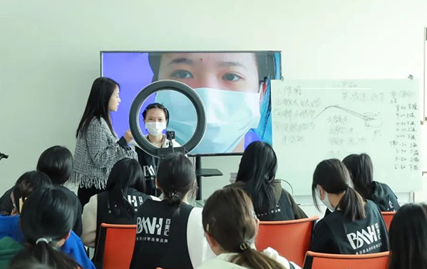 择校学美业，选择百美汇学校！