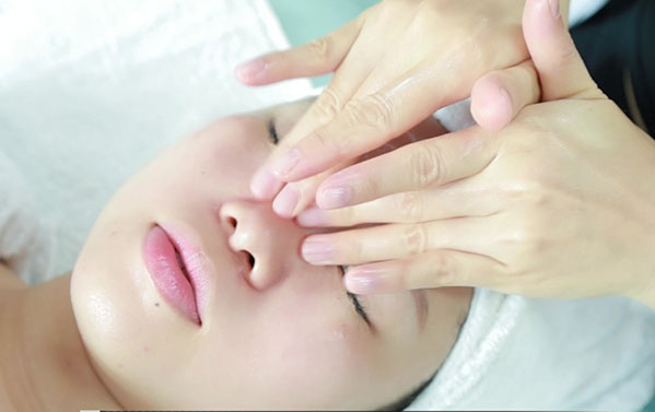 【美容教程】教你花式按摩之乳化按摩膏操作手法