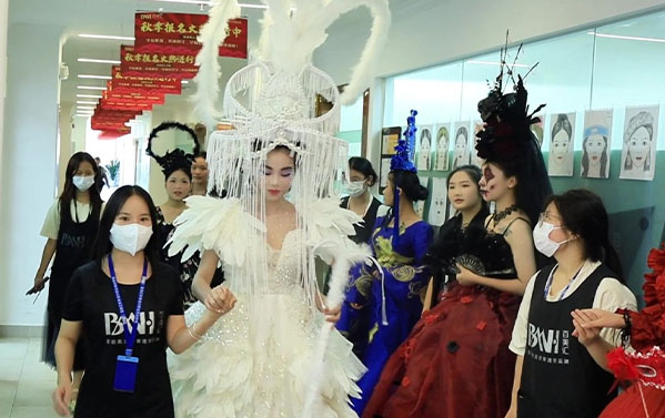 保持这8个习惯，助你成为一名专业且优秀的化妆师！