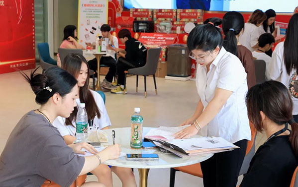 【开学季】大家都开学报到啦！在百美汇校园你将遇见......