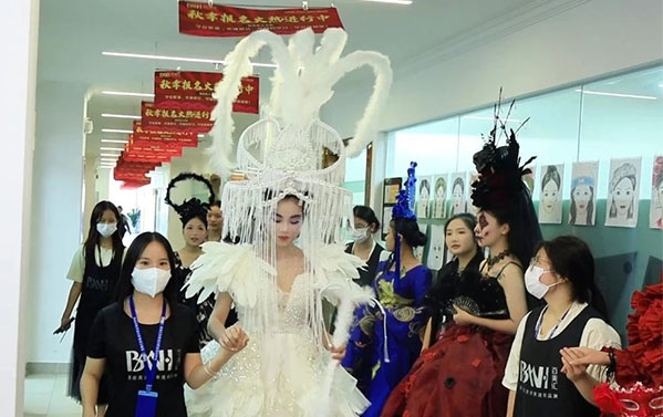 选择百美汇，助你成为高素质美业技能人才，创造精彩未来