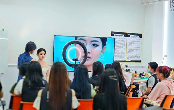 在学子的心目中，好老师是什么样的？