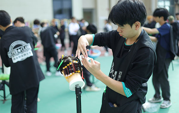 为什么大学毕业生面临就业难，而职校生不愁找工作呢？