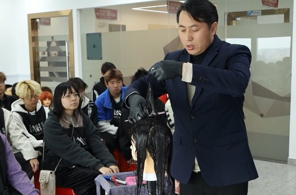 美发班实操课堂