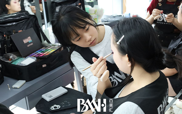 初高中生学美业技术，为什么报读长学制专业？