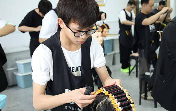 初高中生学美容美发，这份指南请查收