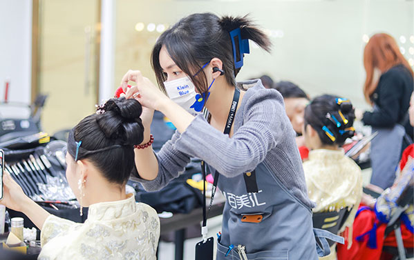 为什么现在这么多年轻人学化妆？