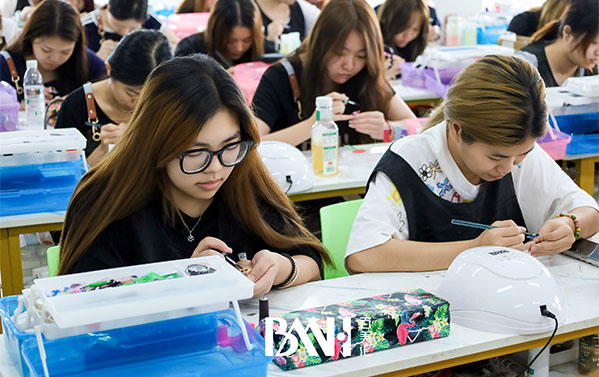 广东美甲学习班，零基础成为美甲师