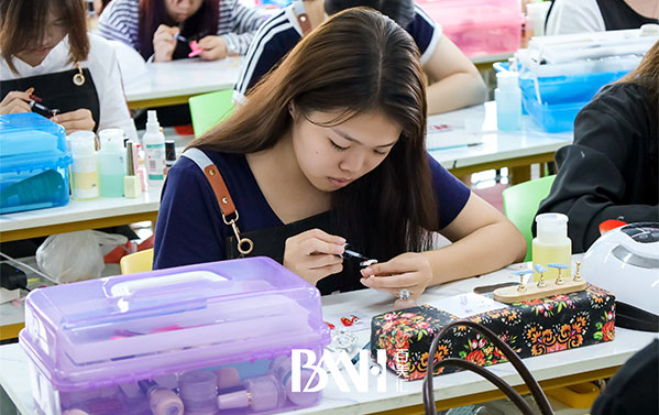 百美汇｜一家超靠谱的美甲培训学校