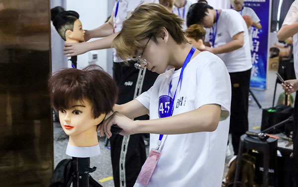 美发师培训基地｜零基础学美发热门课程