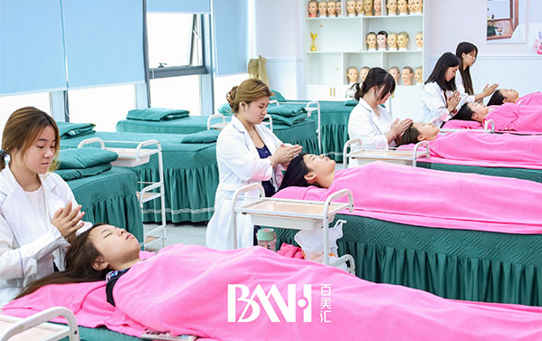 女生学个美容师，真的超有“钱”途～