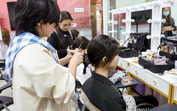 年底学一门技术，年后创就业快人一步！