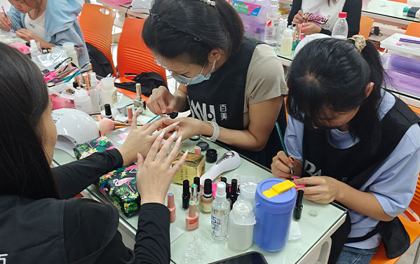 美甲师：认识指甲的结构