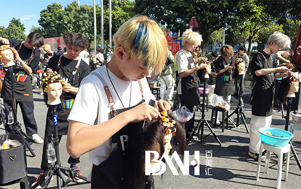 待业者速看！3周学剪发，4周会烫染