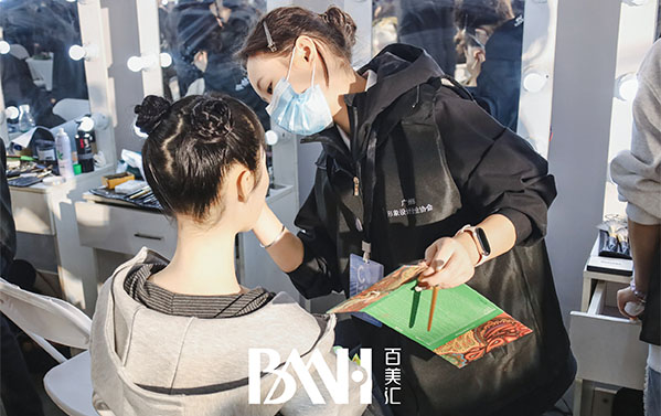 我校彩妆专业助力花城时尚之夜大型演出活动