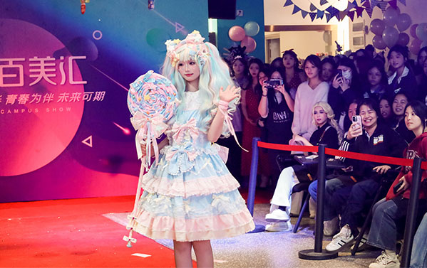 彩妆升班秀：解锁彩妆百变魅力！