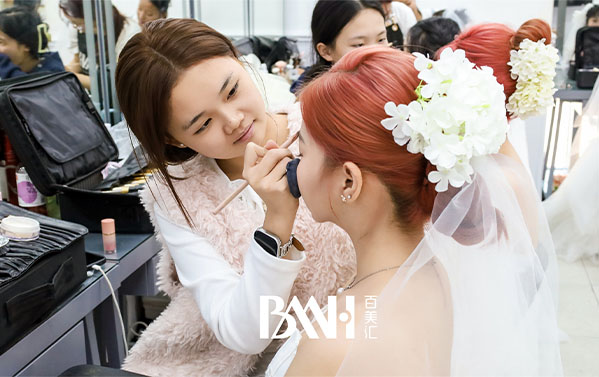 新手学化妆别迷茫！广州百美汇学校值得选