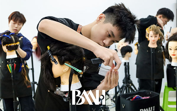 学美业技术好不好就业？带你了解美业的就业方向