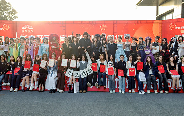 彩妆升班秀｜从晚宴到洛丽塔，解锁化妆的无限可能