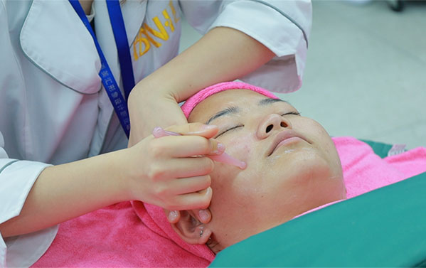 解锁面部年轻密码：从一次专业面部拨筋开始