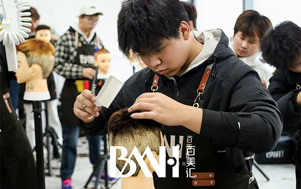 想学技术、想转行？来广州百美汇学美业，赢未来！