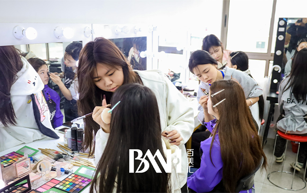 众多化妆学校，学费差异在哪里？