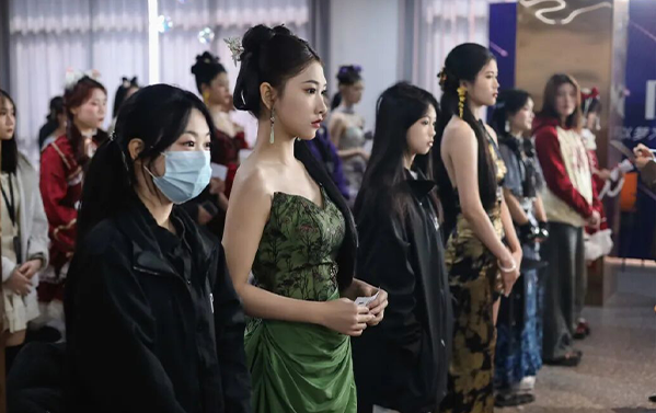 不同年龄人群学美业，如何选择课程？