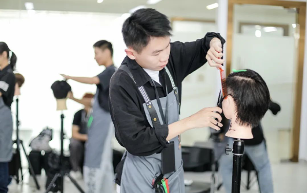 择校不迷茫，广州百美汇学校技术+就业保障