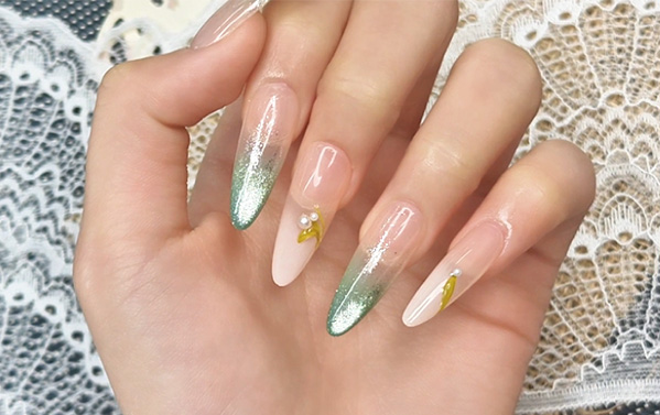 美甲教程 | 鸢尾叶美甲：清新灵动，指尖绽放春日诗意