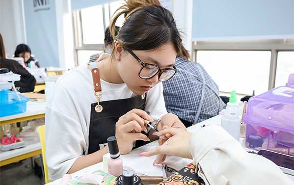 创业就业学美甲｜零基础1-3个月搞定