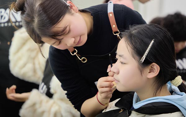 14-19岁不想读高中？学美业技术，来广州百美汇就对了！