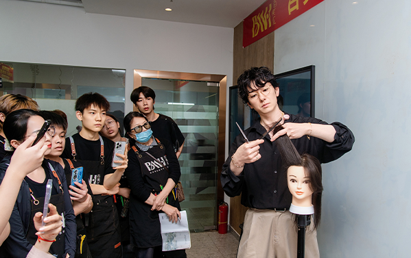 美发进阶课圆满收官，学员技能提升